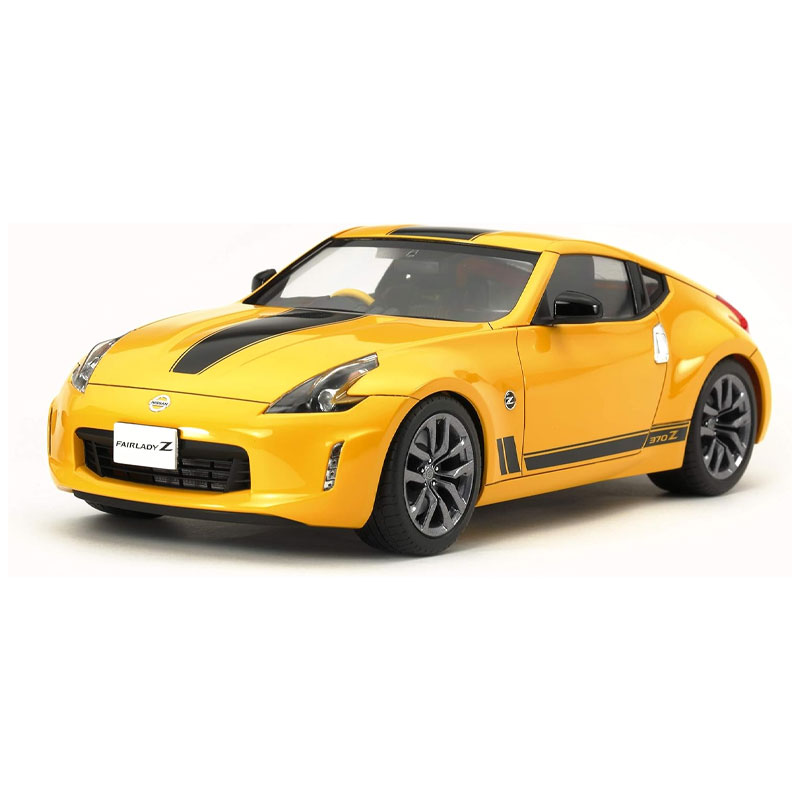 https://cartamagica.hr/wp-content/uploads/2023/11/24348-NISSAN-370Z-HERITAGE-EDITION-1_24-2.jpg