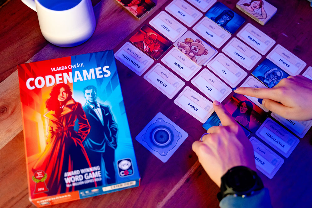 https://cartamagica.hr/wp-content/uploads/2025/11/Codenames_3.jpg