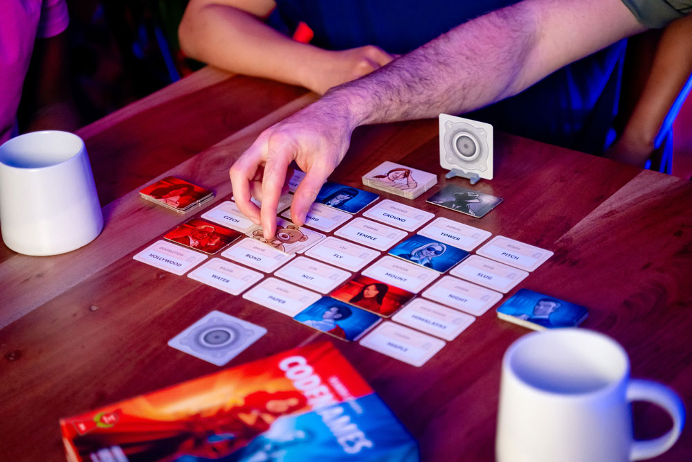https://cartamagica.hr/wp-content/uploads/2025/11/Codenames_5.jpg